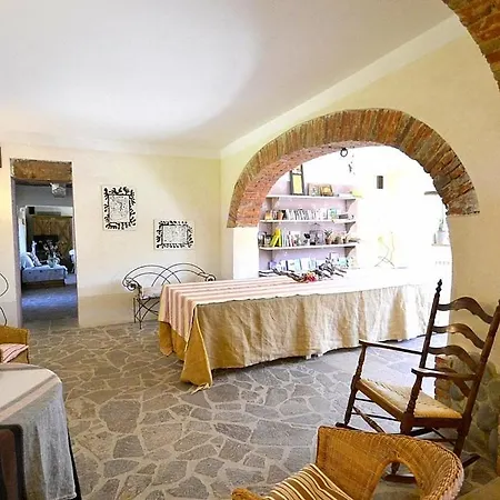 Sleeps 4 Pool Wifi Apartment *
