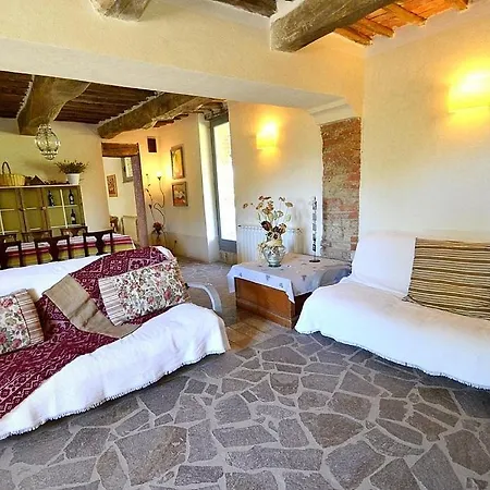 Sleeps 4 Pool Wifi Appartamento